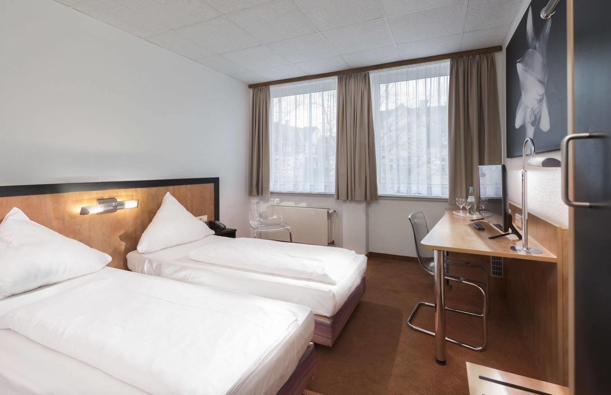Days Inn Dortmund West Exterior foto